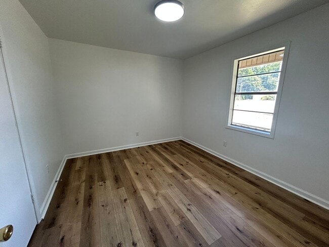 Building Photo - 271 N Bradford Ave