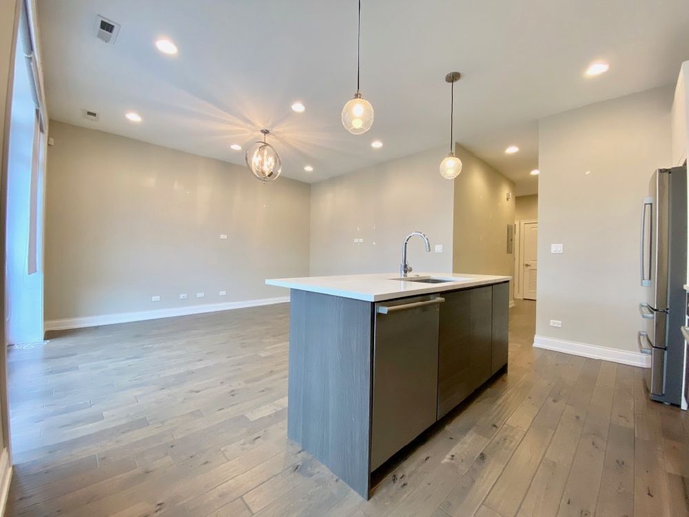 Building Photo - 317 W Evergreen Ave