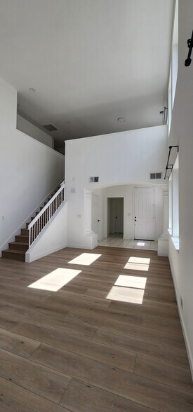 Building Photo - 2231 Aquatic Ct