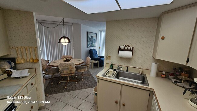 Building Photo - Furnished 3rd Floor Condo Overlooking The Golf Course