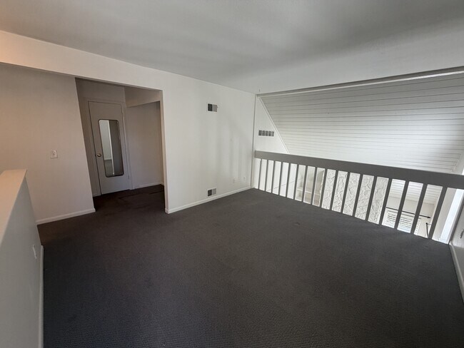 Building Photo - 2461 S Xanadu Way