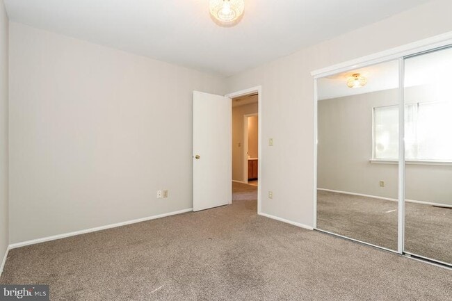Building Photo - 190 Peregrine Dr