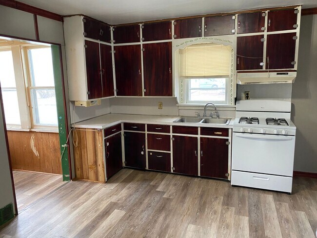 Building Photo - 3 Bedroom home in Rothschild!