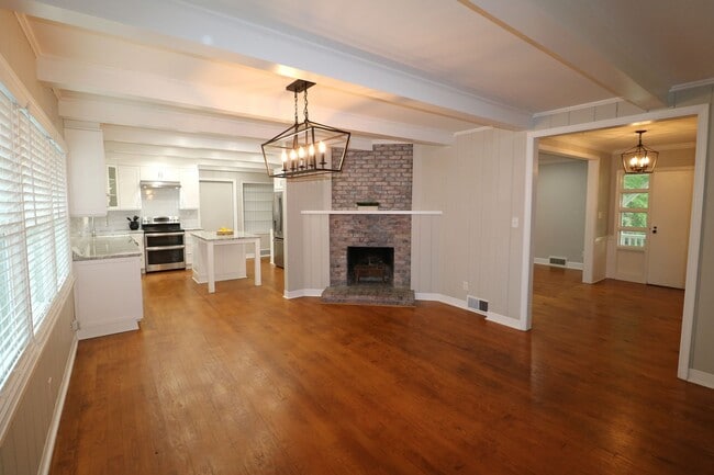 Building Photo - 2832 Monticello Dr