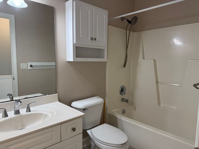 Building Photo - 105 Owls Nest Ct