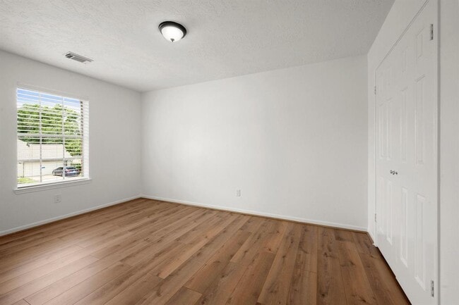 Building Photo - 10206 Jockey Club Dr