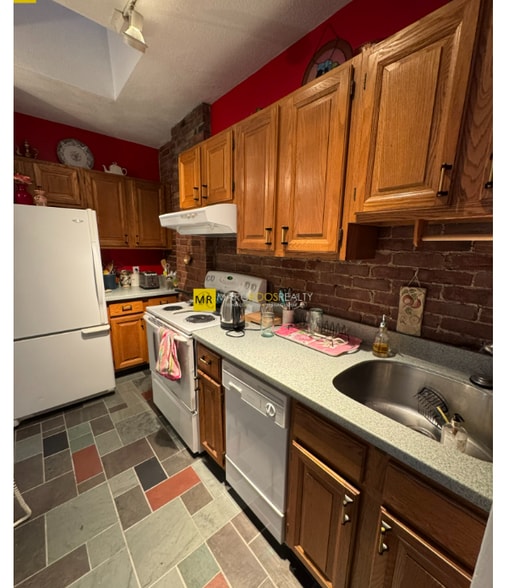 Building Photo - 437 Marlborough St