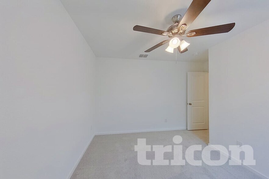 Building Photo - 907 Ponderosa Ln