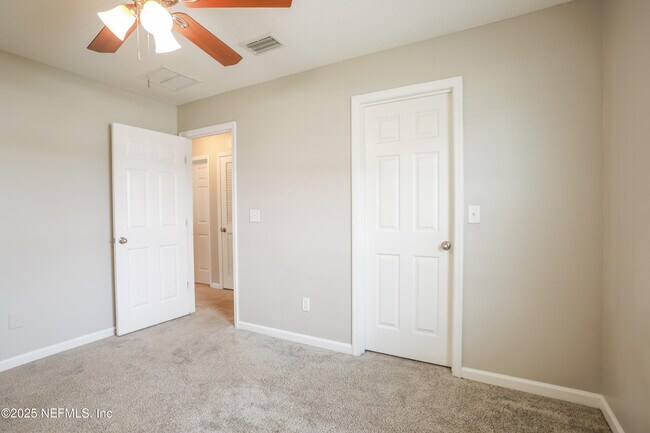 Building Photo - 328 Vineyard Ln