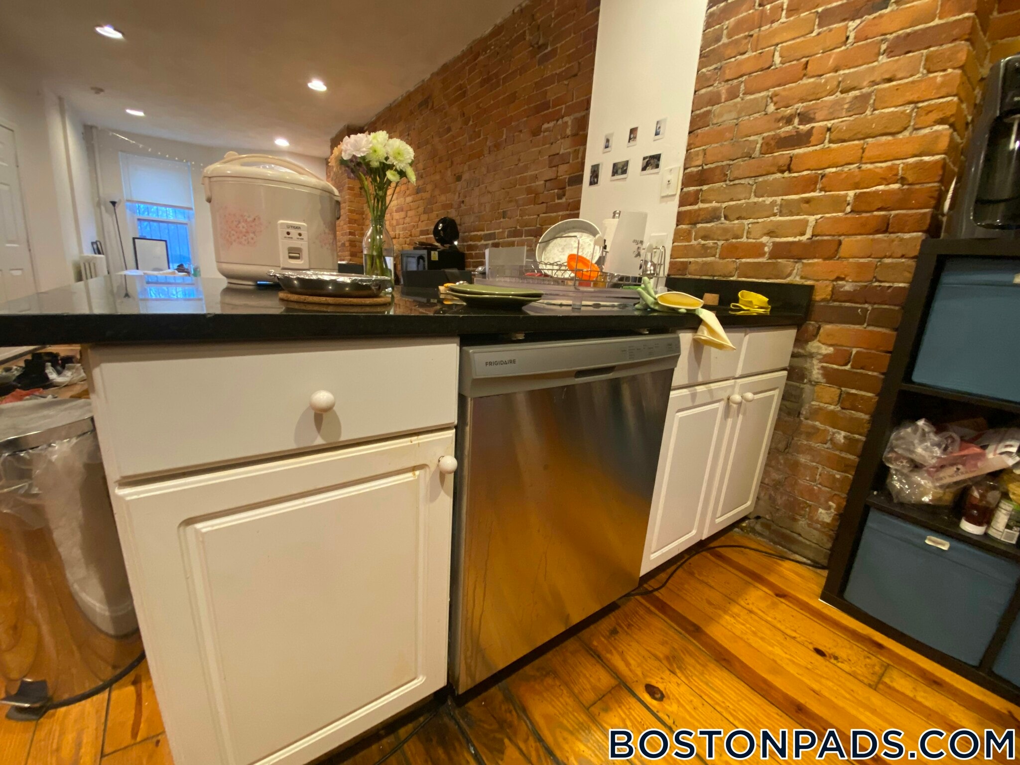 Building Photo - 216 Hemenway St