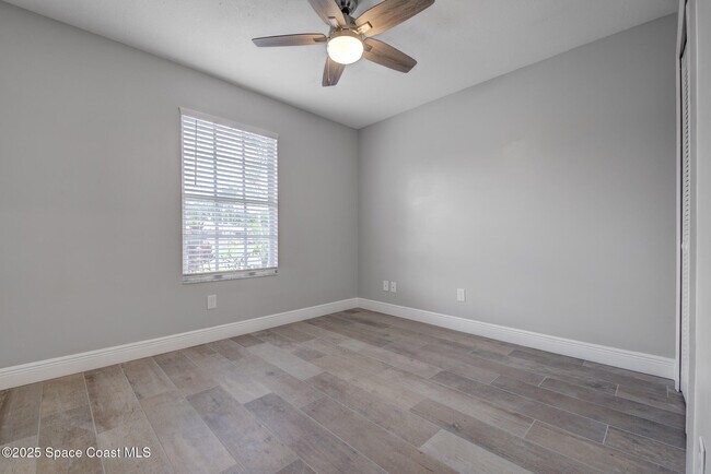 Building Photo - 1325 California Dr