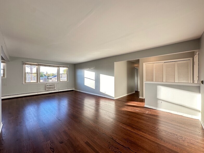 Building Photo - 8644 Skokie Blvd