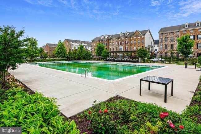 Building Photo - 43212 Wild River Square