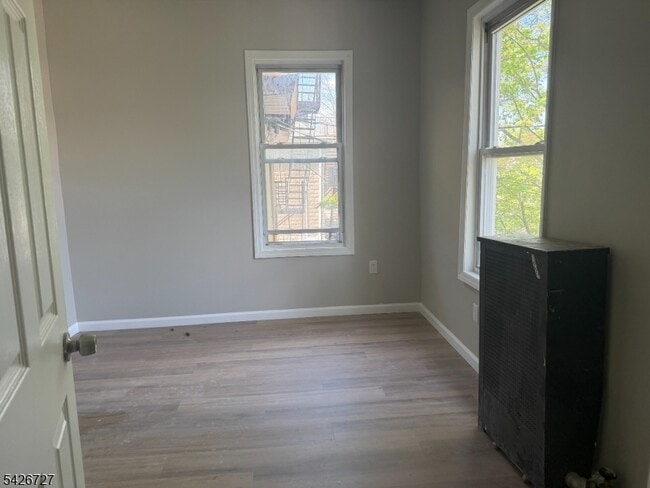 Building Photo - 37 Mapes Ave