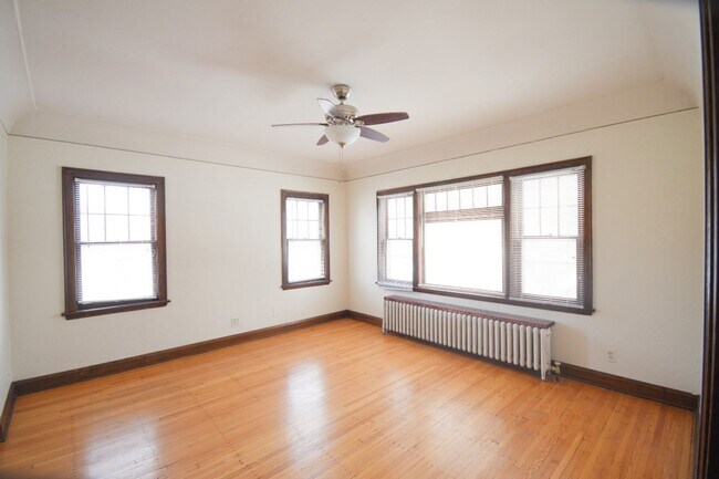 Building Photo - 1118 Lowry