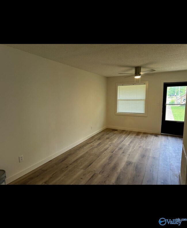 Building Photo - 1114 NW Oakwood Ave