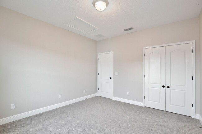 Building Photo - *Unfurnished* Beautiful 1/1 Spacious Garage Apartment in the Exclusive Laureate Park - Orlando!