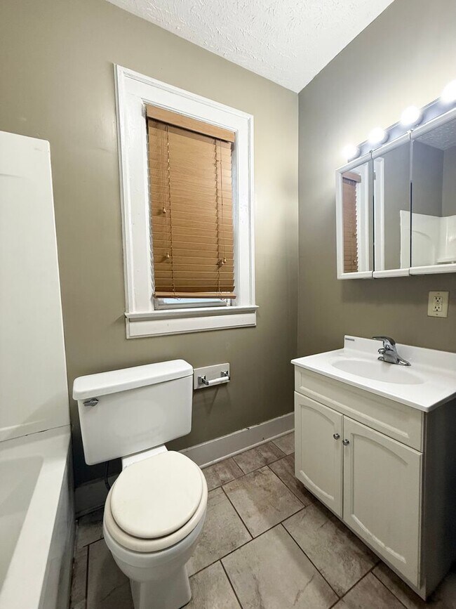 Building Photo - Available Now!- Spacious Two Bedroom!