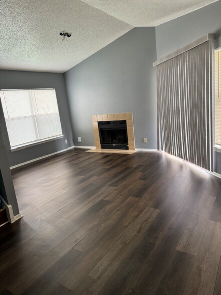 Building Photo - 6227 Valley King
