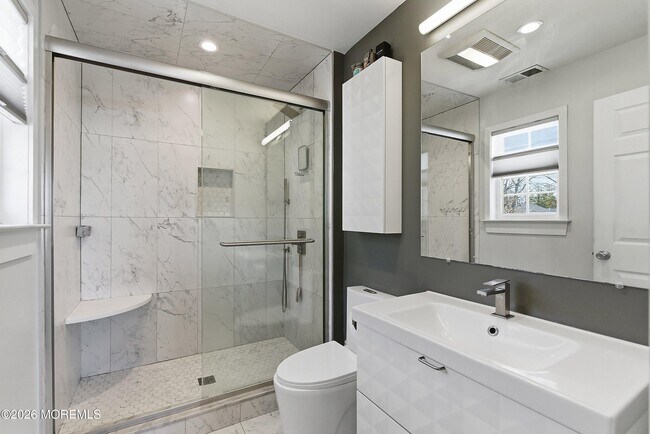 Building Photo - 619 Woodland Ave