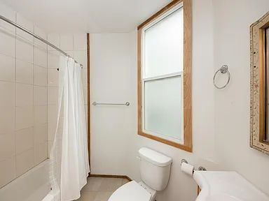Building Photo - "Experience Vibrant San Francisco Living in This Spacious 4-Bedroom, 2-Bath Gem on Jones Street!"