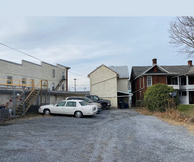 Building Photo - 212 E King St