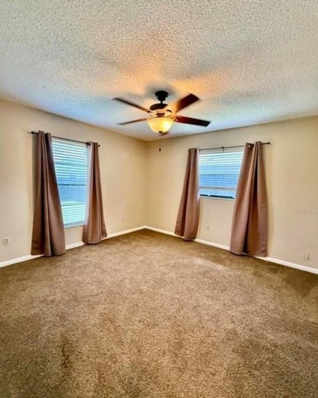 Building Photo - 2 bed 2 bath 2-plex with 1000 sf. and gara...