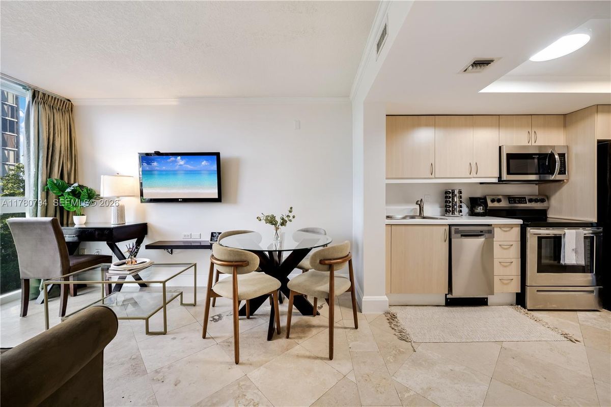 Building Photo - 2951 S Bayshore Dr