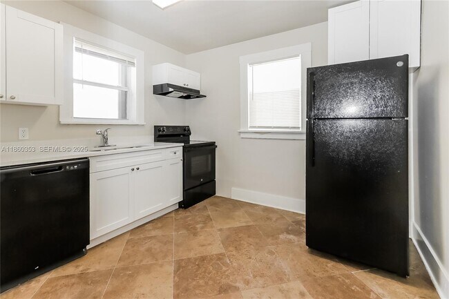 Building Photo - 713 S N St