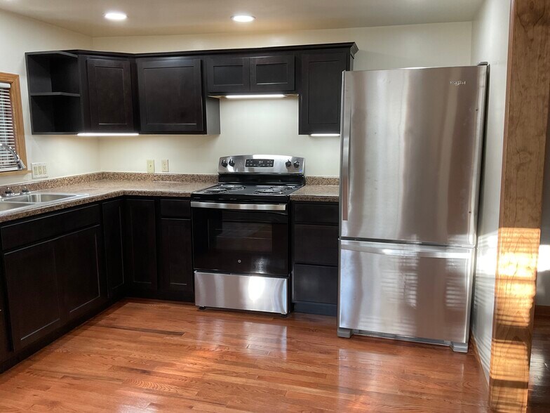 Kitchen - 2123 Cameron Ave