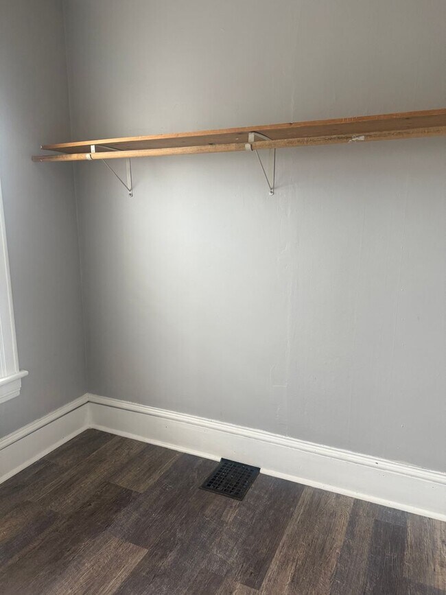 Building Photo - 500 N Mulberry St