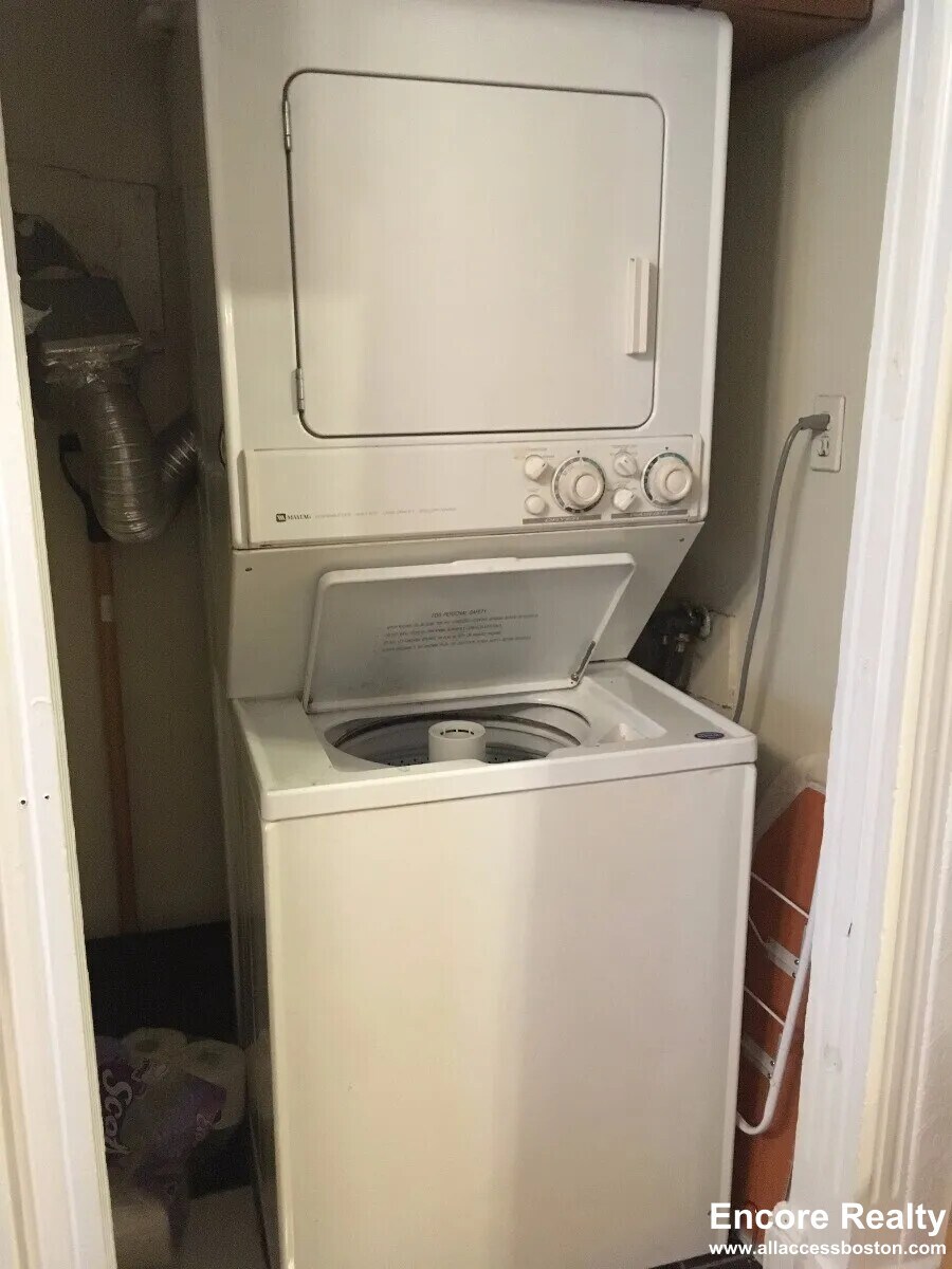 Building Photo - 47 Gordon St