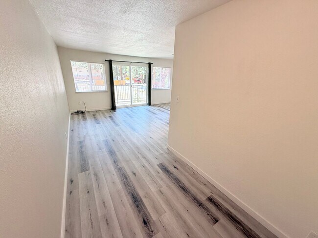 Building Photo - Pet friendly 1 bed apartment in South Lake Tahoe