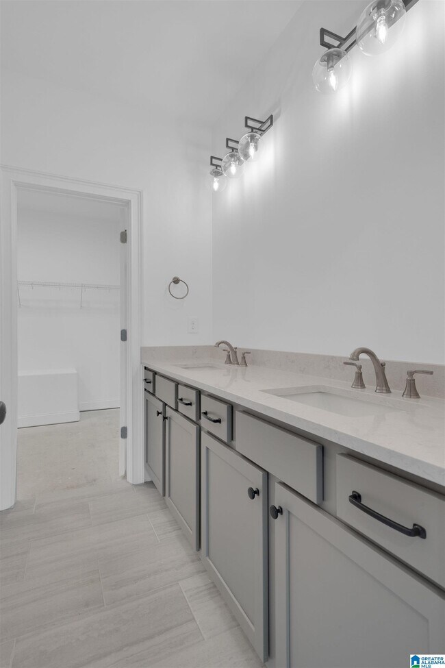 Building Photo - 4228 Oakview Ln