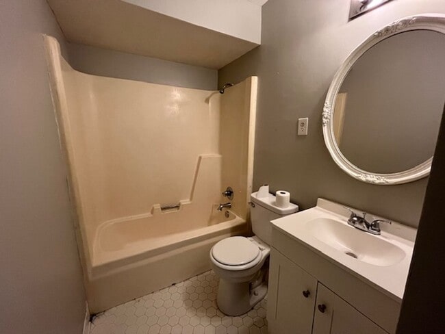 Building Photo - Renovated 3 Bedroom 1.5 Bath Home for Rent!