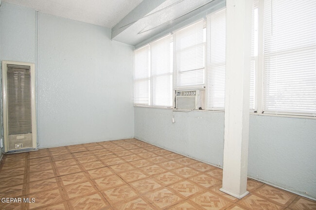 Building Photo - 219 W Rio Grande Ave