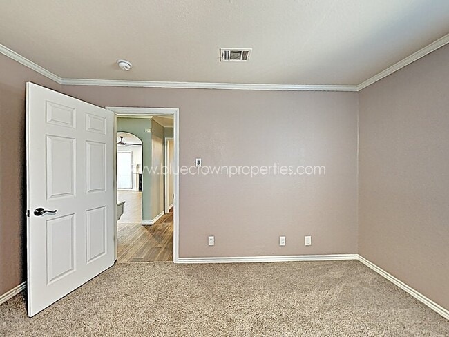 Building Photo - 2137 Barberry Dr