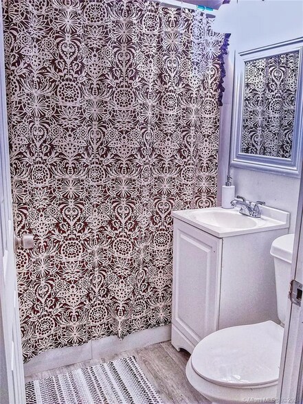 Building Photo - 142 NE 56th St