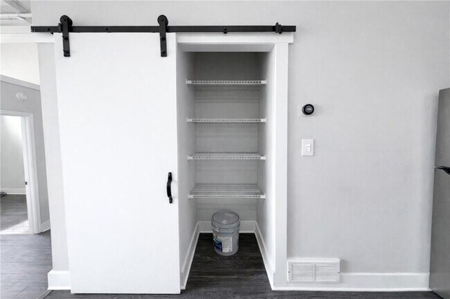 Building Photo - 161 Mangum St SW