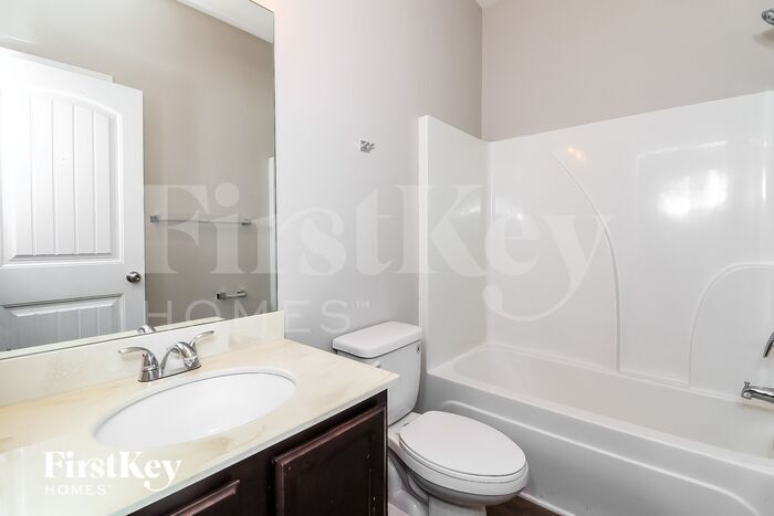 Building Photo - 219 Bollen Ln