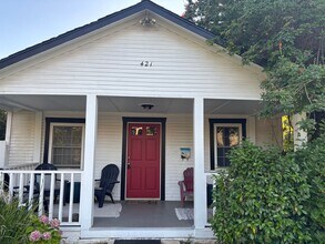 Building Photo - Cozy Coastal Furnished Cottage by the Paci...