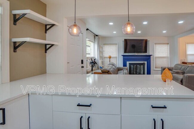 Building Photo - 116 E 35th St