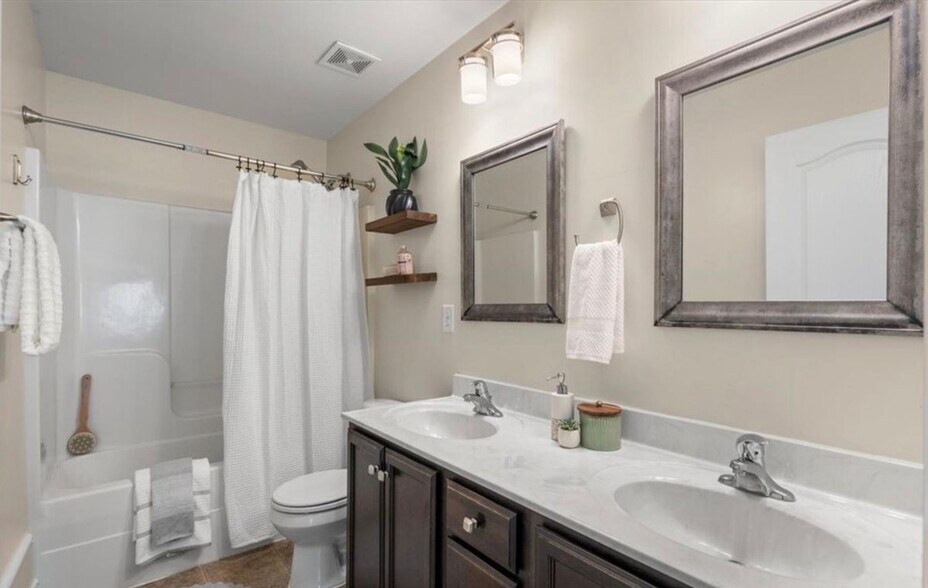 Building Photo - 7319 Vicenzo Dr