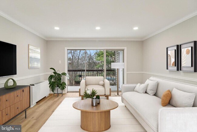 Building Photo - 10300 Westlake Dr