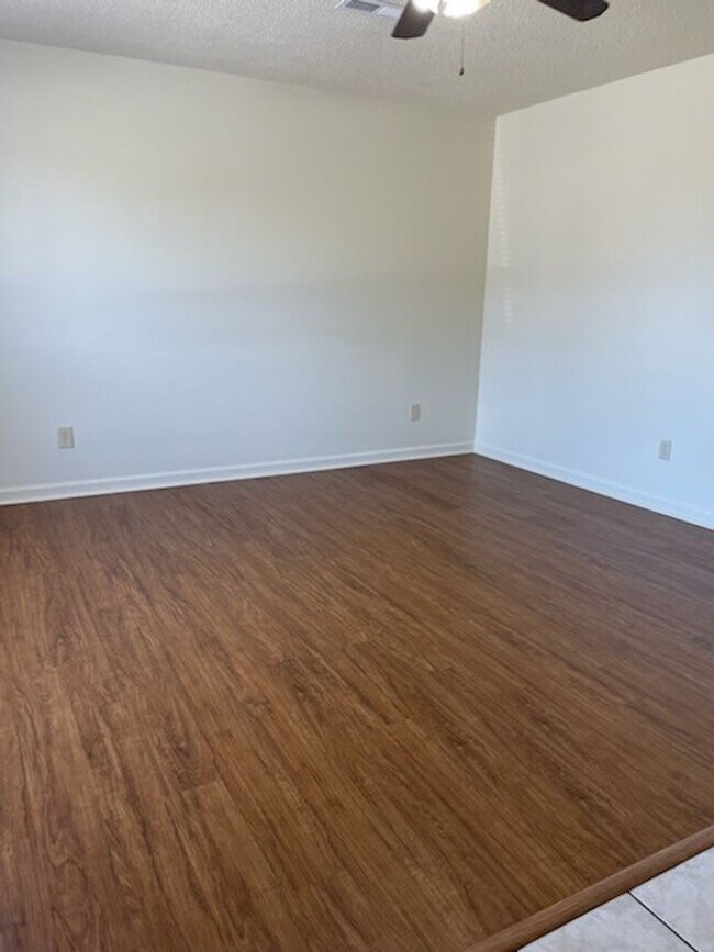 Building Photo - 900 Stratford Cir NW
