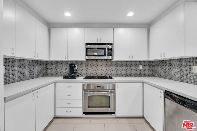 Building Photo - 12000 Goshen Ave