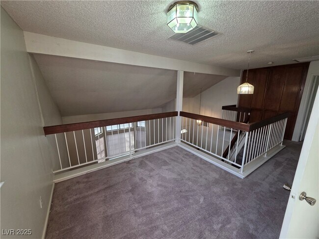 Building Photo - 321 S Bent Creek Dr