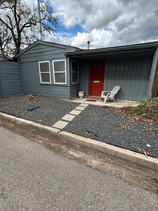 Building Photo - 1922 Vassar St