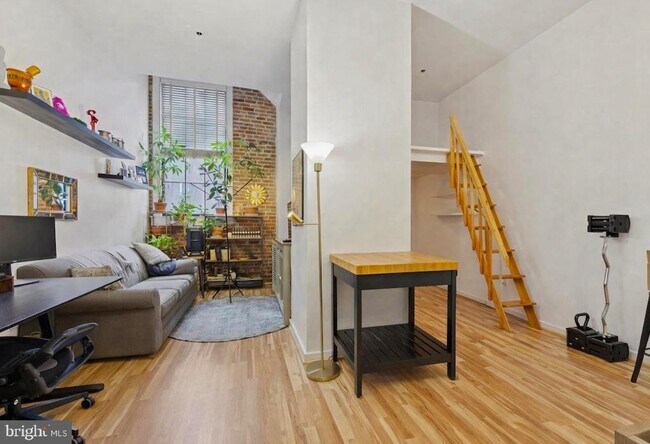 Building Photo - 315 New St