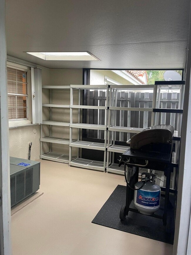 Building Photo - 1592 Springside Dr